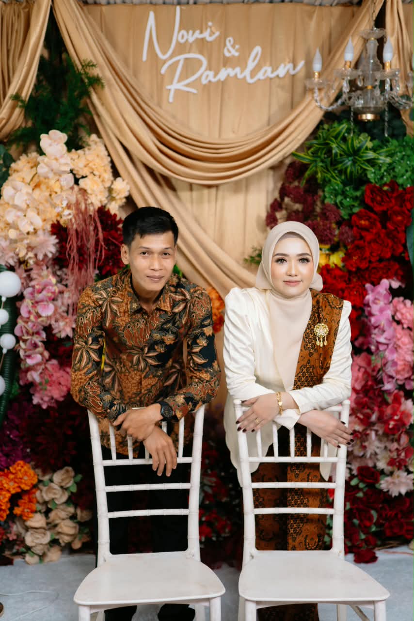 Ramlan dan Novita duduk bersama